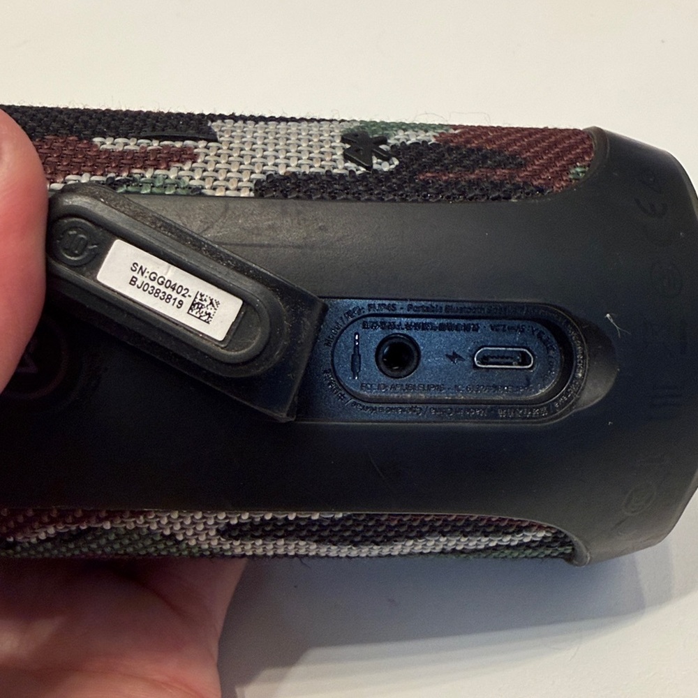 JBL Flip 4 in Camo - Picture 6 of 6